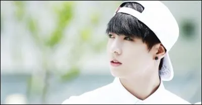 Que recherche Jungkook chez une fille ?