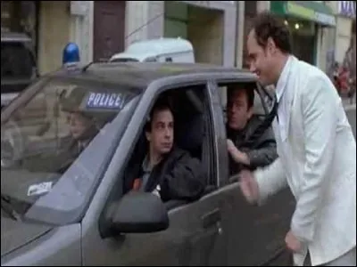 Que dit Bernard quand il demande à une conductrice si elle a pas une pièce et que cette dernière l'ignore ?