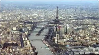 Qui chante "Ça balance pas mal à Paris" ?