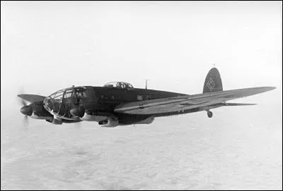 Ce bombardier allemand, dont près de 100 exemplaires étaient engagés en Espagne, a participé, avec la Légion Condor au bombardement de Guernica. De quel avion s'agit-il ?