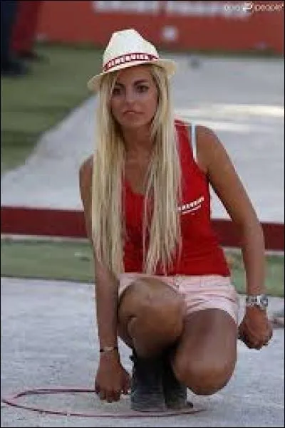 Qui est cette blonde ?