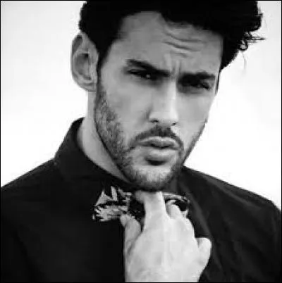 Comment s'appelle ce beau mannequin ?