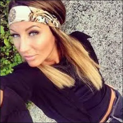 Comment s'appelle cette magnifique fille ?