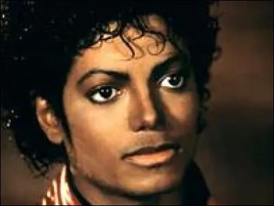 Et combien de traits y a-t-il dans sa signature allant vers le haut (sans compter la boucle) ?