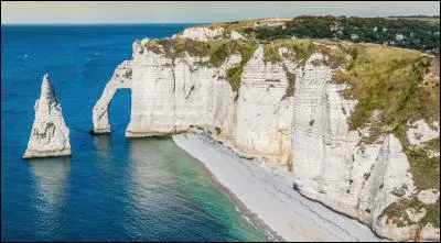 En quoi sont faites les falaises du Pays de Caux ?