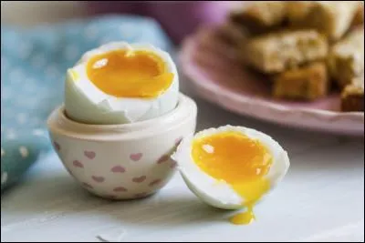 Comment appelle-t-on cette préparation qui se différencie de l'uf à la coque et de l'uf dur par la viscosité du jaune d'uf ?