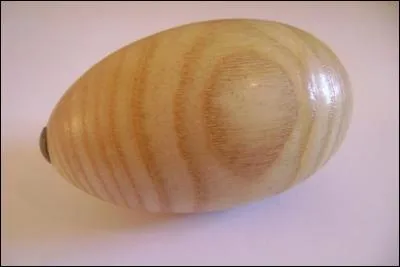 Dans quel domaine emploie-t-on cet objet souvent en bois ?