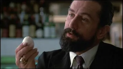 Dans quel film Robert de Niro écale-t-il un uf dur devant Mickey Rourke ?