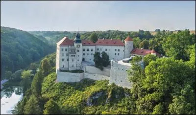 Quel est le château représenté ci-contre ?