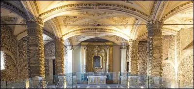 Où se trouve cette chapelle faite d'ossements humains ?