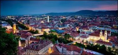 Comment s'appelle cette ville ?