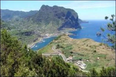 Comment s'appelle cette ville ?