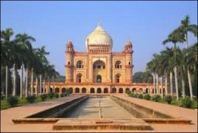 Comment s'appelle cette ville ?