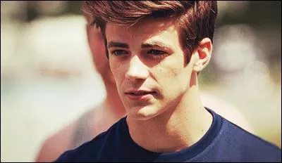 Combien de frères et surs a Grant Gustin ?