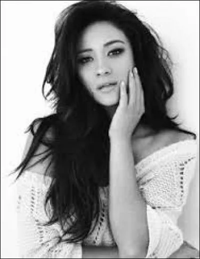 Avec qui Emily est-elle sortie ?