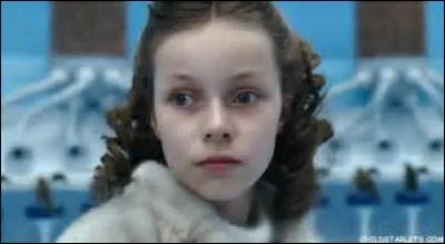 Après que son père lui ai trouvé son ticket d'or, que réclama-t-elle ?