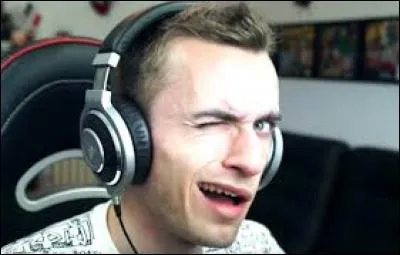 A-t-il un tatouage ?