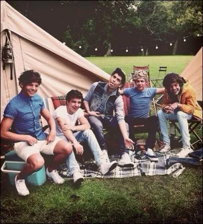 Qui a 5 surs et 1 frère ?