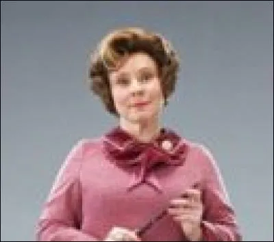 Dolorès Ombrage a renvoyé un professeur ; de qui s'agit-il ?