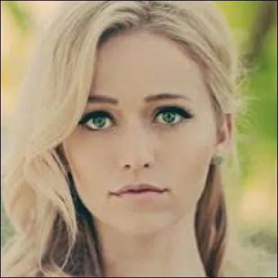 Comment se nomme l'actrice qui incarne Shelby Wyatt ?