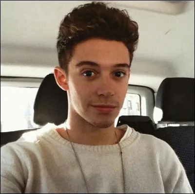 Où a-t-il embrassé sa petite amie pour la première fois ?