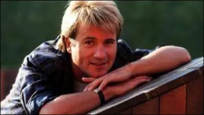 Lequel de ces chanteurs est décédé le 14 mars 2000 ?