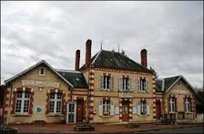 Village de Sologne, dans l'arrondissement de Vierzon, Ménétréol-sur-Sauldre se situe dans le département ...