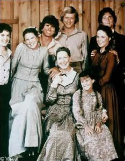 Quelle série à succès raconte les aventures et la vie d'une famille dans les années 1860 ?