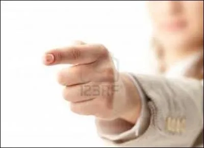 Lorsqu'elle fait justice toute seule, qui est le porteur de la main ?