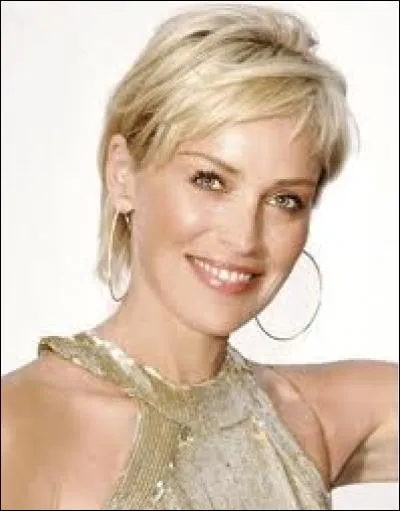 Ces grands petits cercles sont des boucles d'oreilles, portées ici par Sharon Stone. Comment se nomment ces boucles particulières, en forme d'anneau, dont il est dit qu'il s'agit des plus érotiques ?