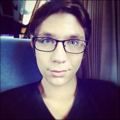 Ce YouTubeur a fait une s&eacute;rie "Minecraft Jar". Qui est-ce ?