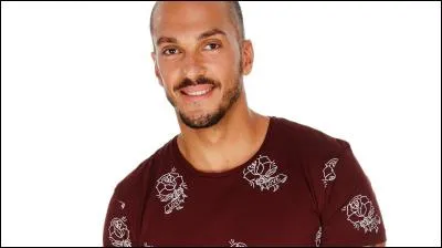 Qui Nicolas a-t-il essayé de draguer depuis le début de l'aventure ?