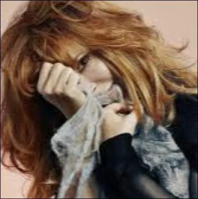 Mylène Farmer : "Désenchantée"
"Si le ciel a un enfer ..."