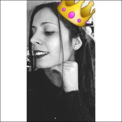 Qui est cette youtubeuse ?