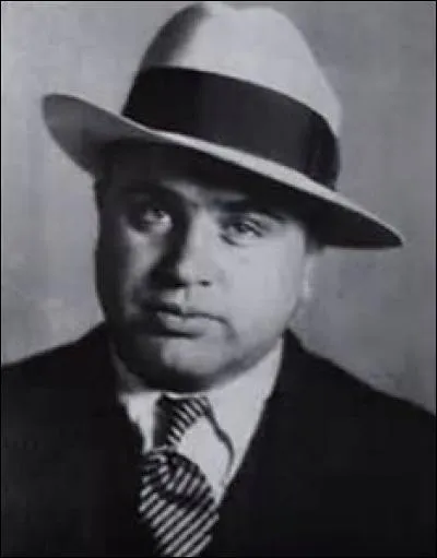 Al Capone ne portait que des chapeaux panama.