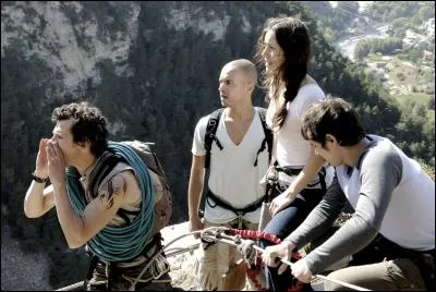 Jeunes et pleins d'insouciance, ils s'attaquent à cette montagne, mais le danger ne sera pas celui auquel ils s'attendaient !