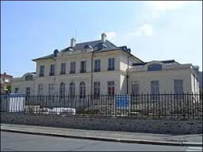 Pour voir ce ch&acirc;teau, direction Villemomble. Ville francilienne de l'arrondissement de Bobigny, elle se situe dans le d&eacute;partement ...