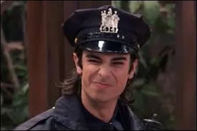 Lequel de ces mots qualifie le mieux l'officier Peter ?