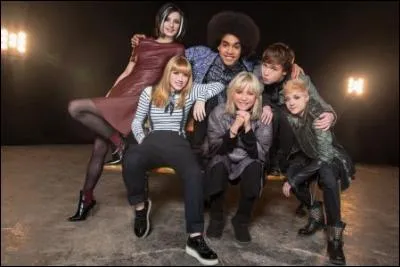 Dans la comédie musicale "Résiste", France Gall joue son propre rôle.