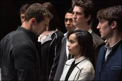 A la fin du dernier Divergente, après la mort de Tris que deviennent Quatre et Christina ?