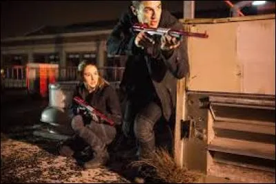 Dans le livre 1, après le jeu de guerre qui a dit la phrase "Ça te va bien ton nouveau look Tris" ?