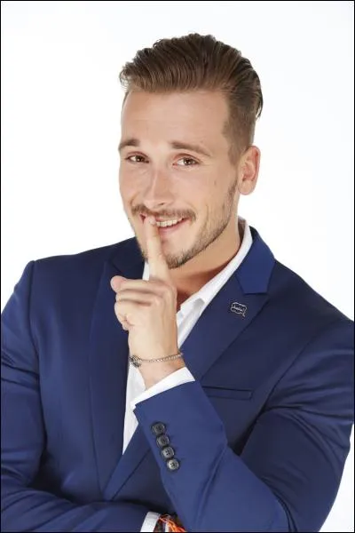 À 23 ans, ce jeune homme est entré en couple dans l'aventure. Très jaloux, c'est assez compliqué pour lui. De qui s'agit-il ?