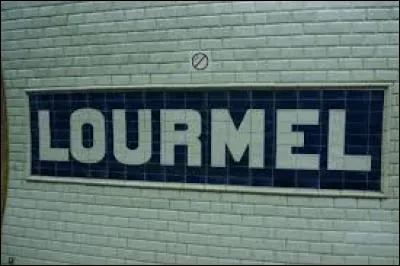 La station Lourmel est desservie par :