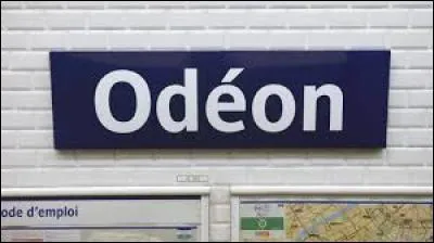 La station Odéon est desservie par :