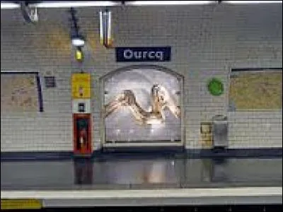 La station Ourcq est desservie par :