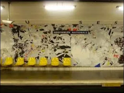 La station Assemblée nationale est desservie par :