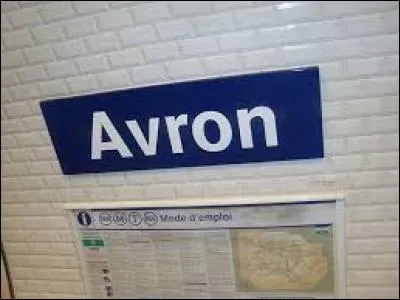 La station Avron est desservie par :
