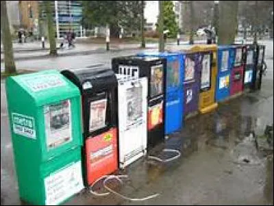 Comment dites-vous 'un distributeur de journaux' en anglais ?