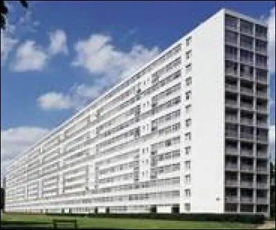 Comment dites-vous 'un immeuble' en anglais ?