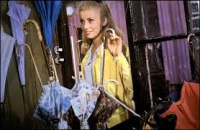 De quelle ville sont "Les Parapluies" dans un film de Jacques Demy sorti en 1964 et dans lequel on peut voir Catherine Deneuve ?